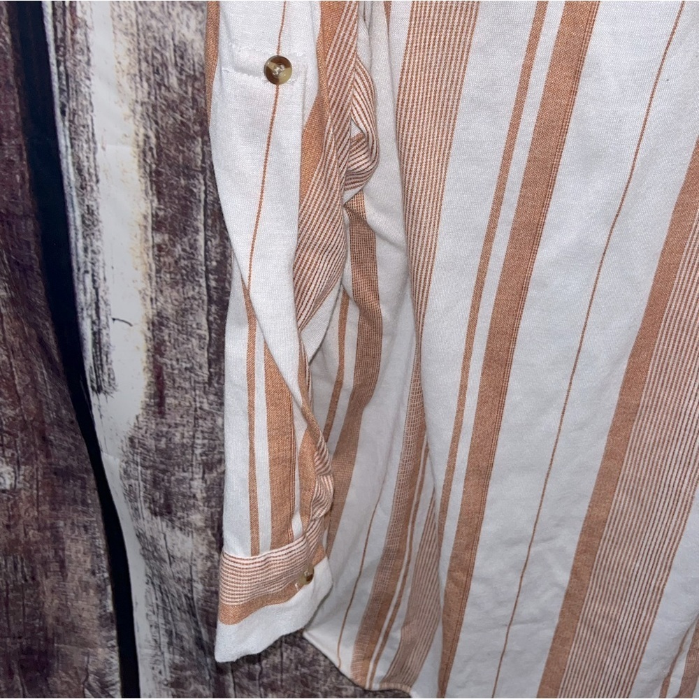 Eden & Olivia Button Down Shirt - Picture 4 of 5